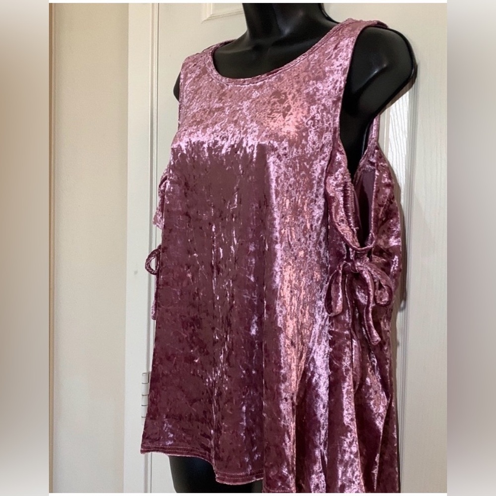 Entro Velvet Cold Shoulder Blouse NWT- Small - Picture 3 of 6